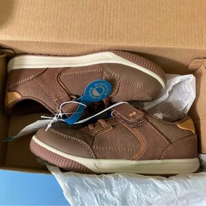 Stride Rite Brown Sneakers Casual Low-Top Design